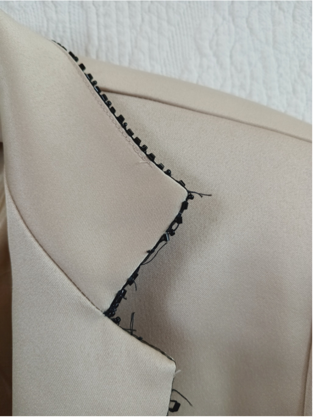 90s Sandra Darren Satin Blazer Size 8 Beige Black Trim Jacket Elegant Neutral - Picture 4 of 11